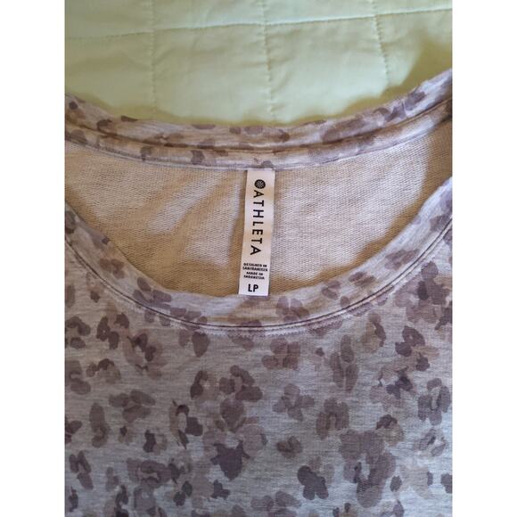ATHLETA Women's Leopard Print Long Sleeve Top Size LP Tencel Blend Athleisure - Picture 3 of 7